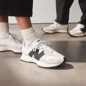 New Balance Women’s 327 Black/Sea Salt